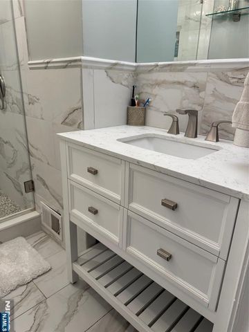 16 Lawrence Road, Wayne, NJ 07470