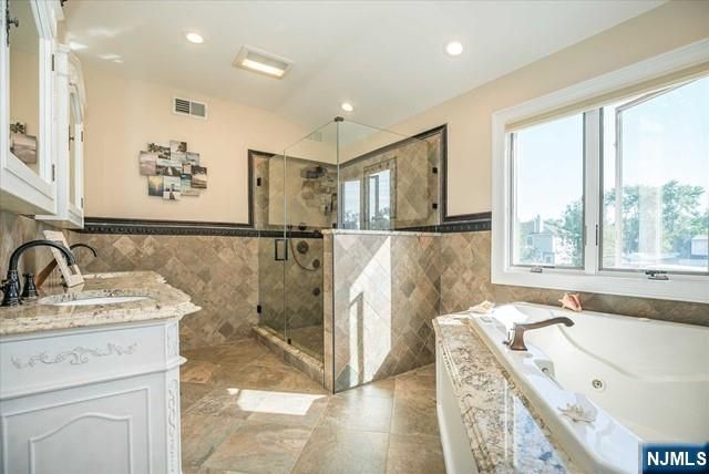 16 Lawrence Road, Wayne, NJ 07470