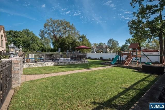 16 Lawrence Road, Wayne, NJ 07470