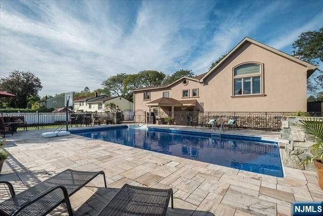 16 Lawrence Road, Wayne, NJ 07470