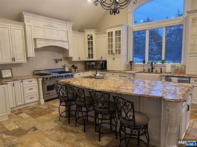 16 Lawrence Road, Wayne, NJ 07470