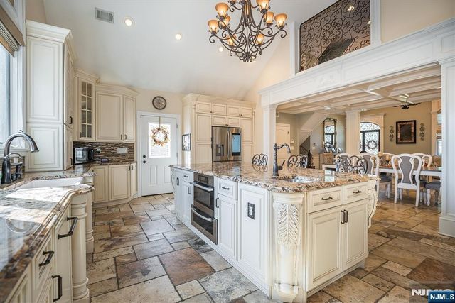 16 Lawrence Road, Wayne, NJ 07470