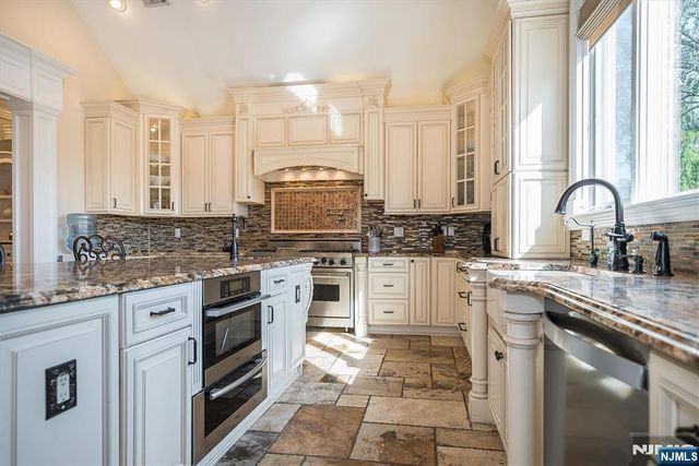 16 Lawrence Road, Wayne, NJ 07470