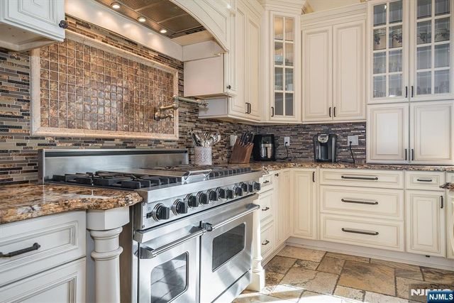 16 Lawrence Road, Wayne, NJ 07470