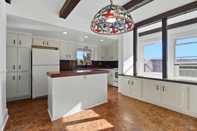 2094 Center Rd, Novato, CA 94947