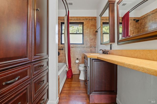 2094 Center Rd, Novato, CA 94947