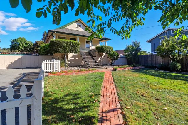 2094 Center Rd, Novato, CA 94947