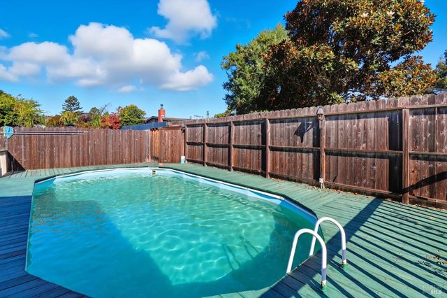 2094 Center Rd, Novato, CA 94947