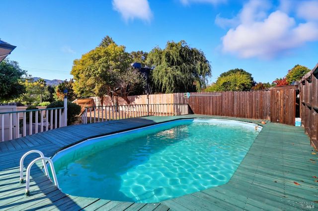 2094 Center Rd, Novato, CA 94947