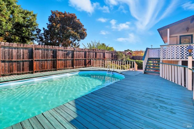 2094 Center Rd, Novato, CA 94947