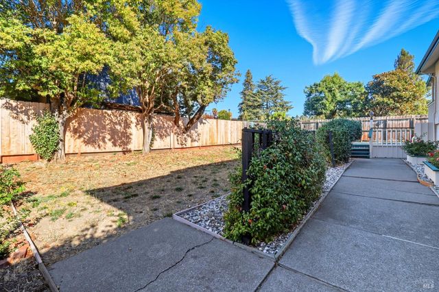 2094 Center Rd, Novato, CA 94947