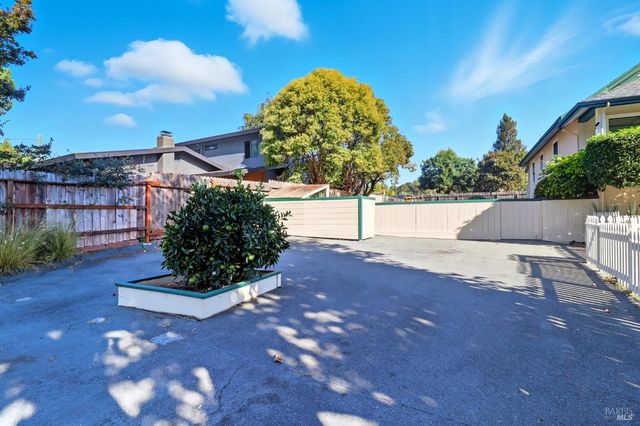 2094 Center Rd, Novato, CA 94947