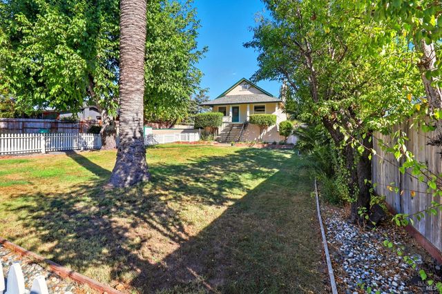 2094 Center Rd, Novato, CA 94947