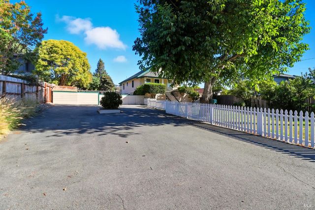 2094 Center Rd, Novato, CA 94947