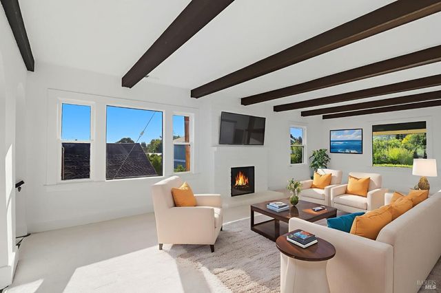 2094 Center Rd, Novato, CA 94947