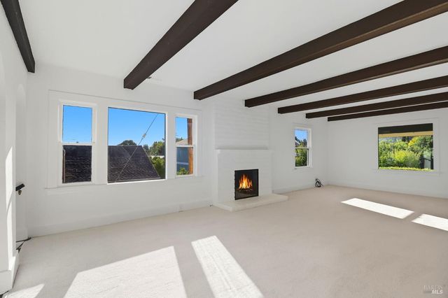 2094 Center Rd, Novato, CA 94947