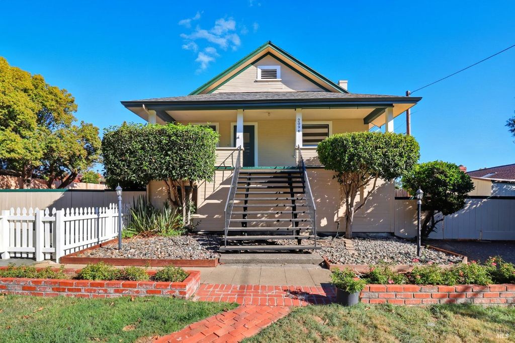 2094 Center Rd, Novato, CA 94947