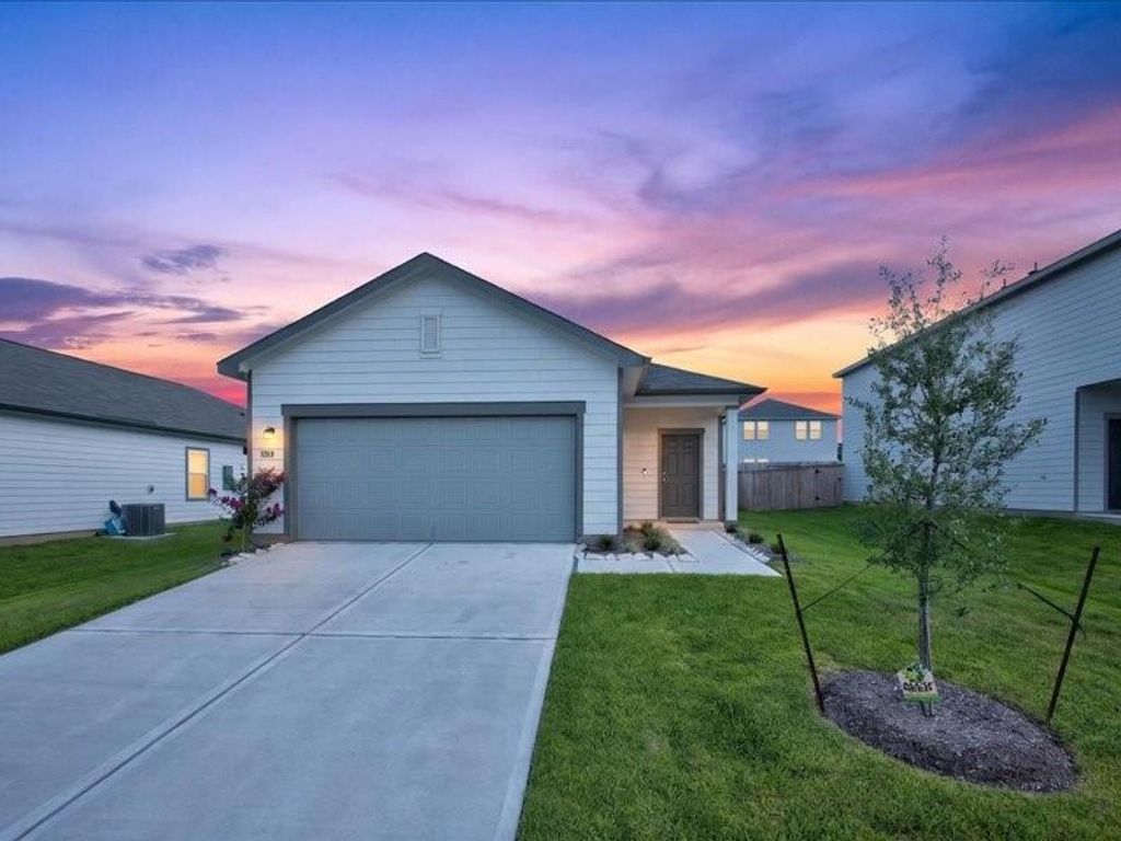 31318 Gayle Prairie Oaks St Street, Waller, TX 77484