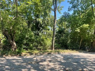1048 DIVERSEY Drive, St Louis, MO 63126