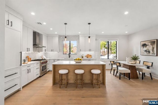 401 Grand Avenue A, Leonia, NJ 07605