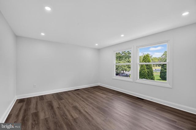 1569 W CHESTNUT AVE, Vineland, NJ 08360