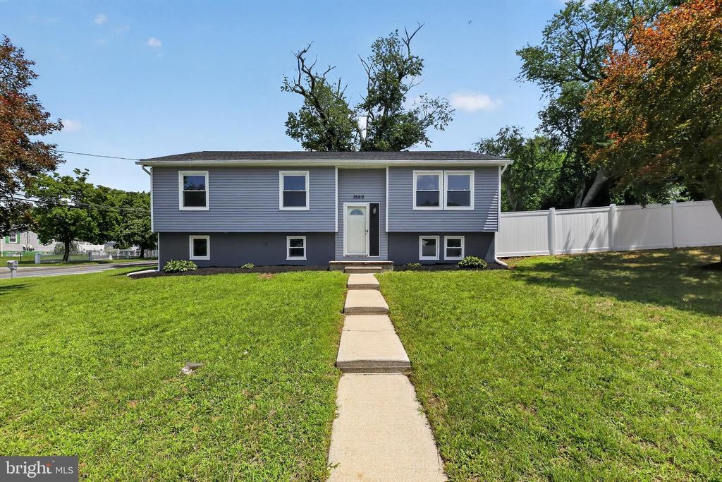 1569 W CHESTNUT AVE, Vineland, NJ 08360