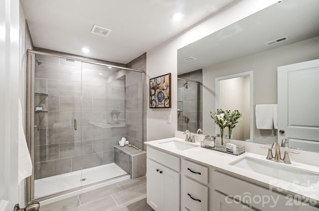 3831 Cheyney Park Drive, Charlotte, NC 28269