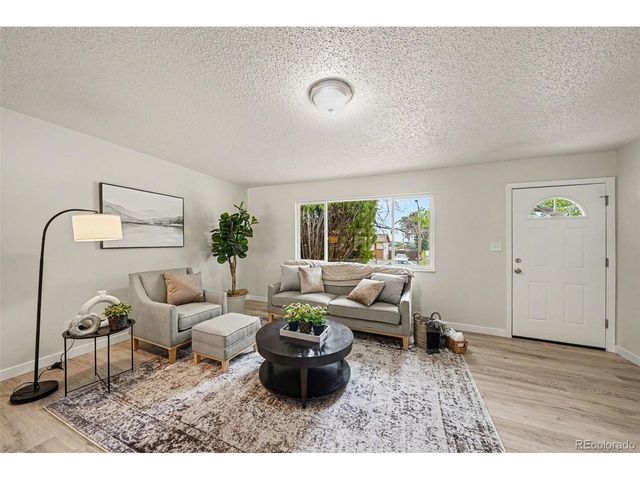 2122 Doniphan Dr, Colorado Springs, CO 80910