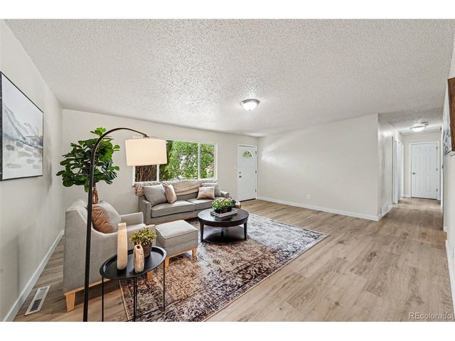 2122 Doniphan Dr, Colorado Springs, CO 80910