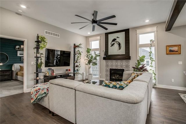 213 SW Davenport Drive, Blue Springs, MO 64014