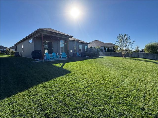 213 SW Davenport Drive, Blue Springs, MO 64014