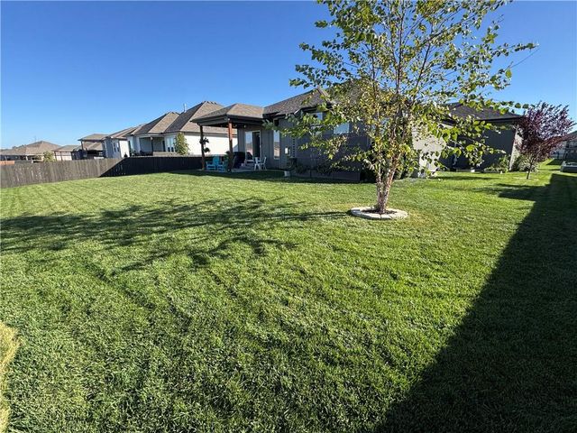 213 SW Davenport Drive, Blue Springs, MO 64014
