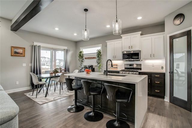 213 SW Davenport Drive, Blue Springs, MO 64014