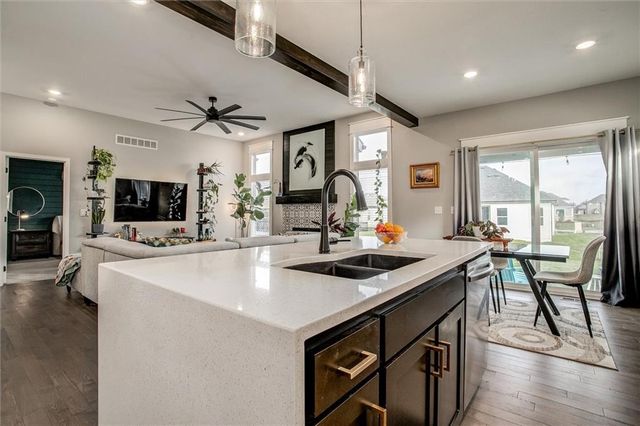 213 SW Davenport Drive, Blue Springs, MO 64014