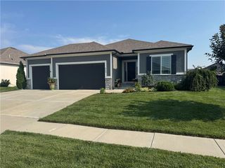 213 SW Davenport Drive, Blue Springs, MO 64014