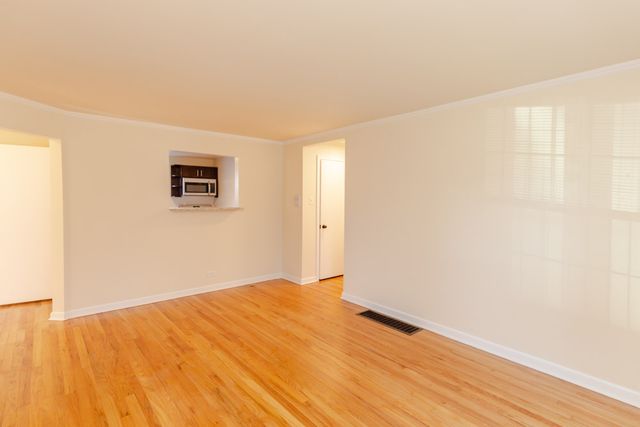 4260 W Nelson Street 1, Chicago, IL 60641