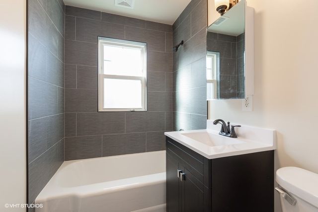 4260 W Nelson Street 1, Chicago, IL 60641