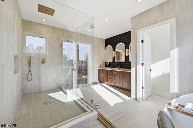 65 Summit Ct, Westfield Town, NJ 07090