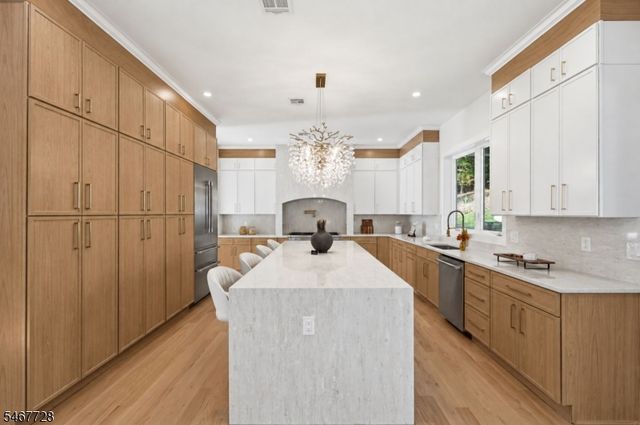 65 Summit Ct, Westfield Town, NJ 07090