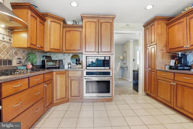 7340 WOODLAND DR, Spring Grove, PA 17362