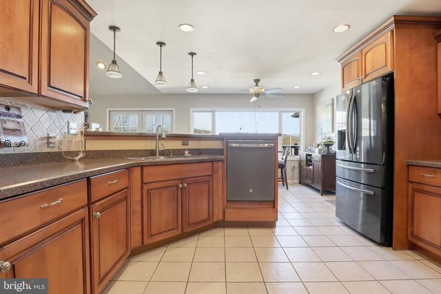 7340 WOODLAND DR, Spring Grove, PA 17362