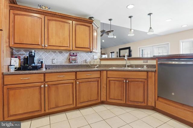 7340 WOODLAND DR, Spring Grove, PA 17362