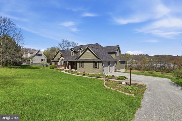 7340 WOODLAND DR, Spring Grove, PA 17362