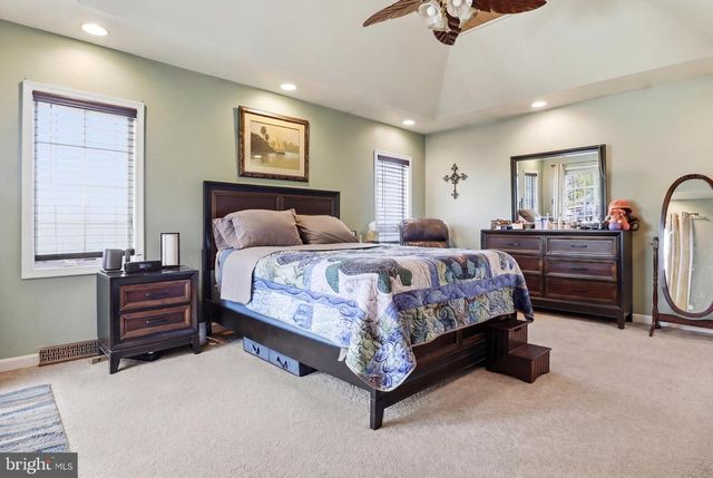 7340 WOODLAND DR, Spring Grove, PA 17362