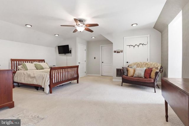 7340 WOODLAND DR, Spring Grove, PA 17362