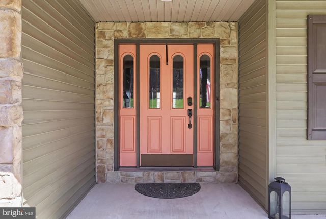 7340 WOODLAND DR, Spring Grove, PA 17362