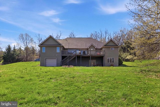 7340 WOODLAND DR, Spring Grove, PA 17362