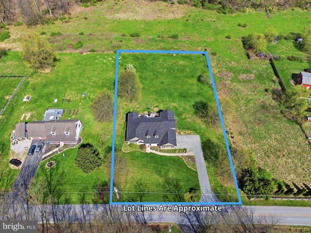 7340 WOODLAND DR, Spring Grove, PA 17362