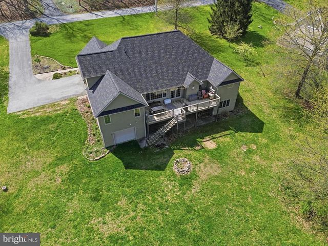 7340 WOODLAND DR, Spring Grove, PA 17362