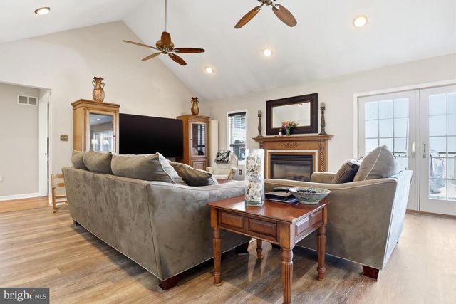 7340 WOODLAND DR, Spring Grove, PA 17362
